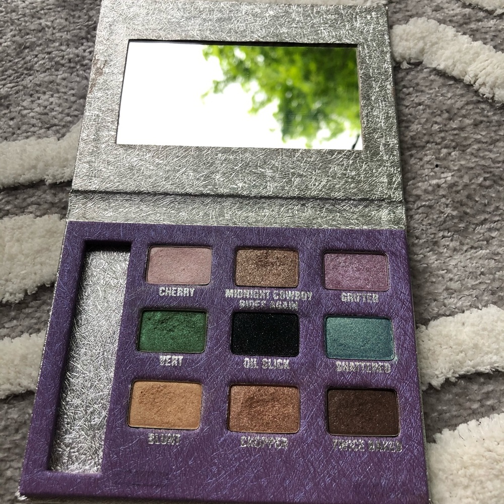 Urban ✨ Decay eyeshadow palette.